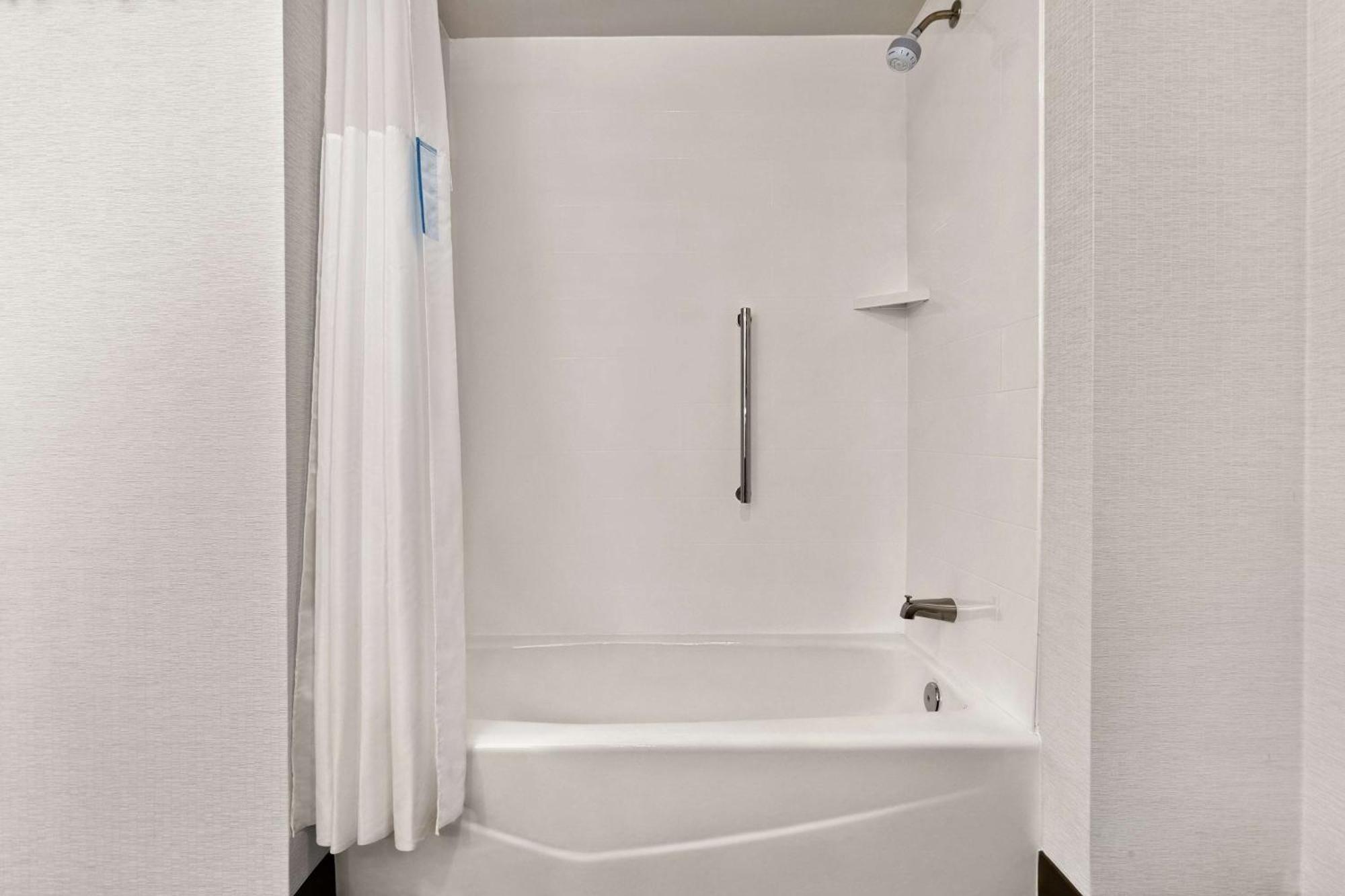 Hampton Kansas Downtown Crossroads Hotel 3*