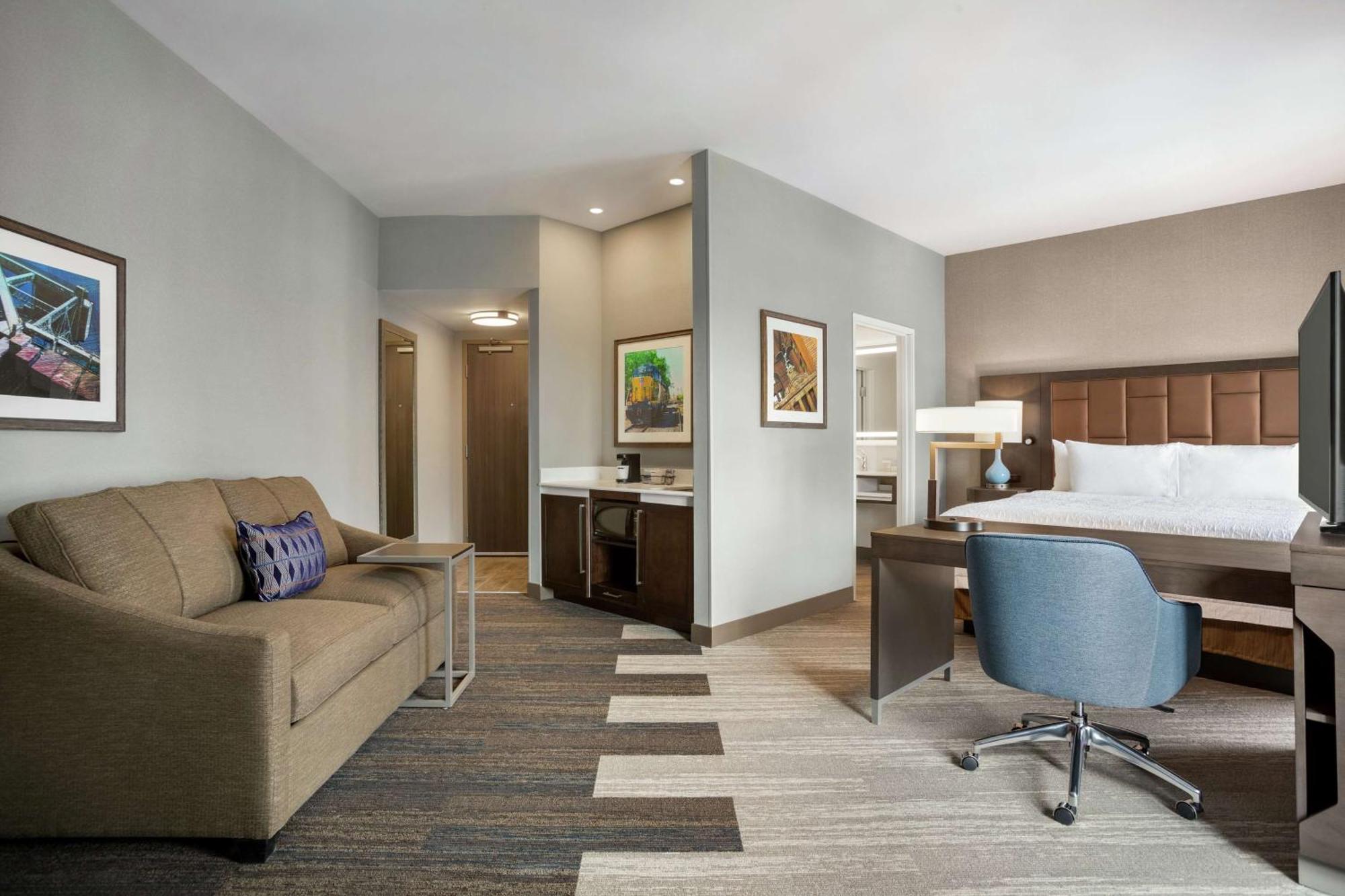 Hotel Hampton Kansas Downtown Crossroads Kansas City